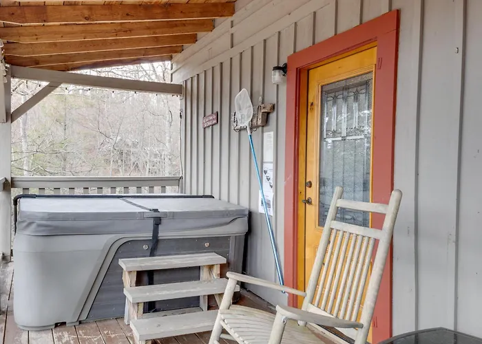 Spacious Gatlinburg Cabin With Hot Tub And Game Room!