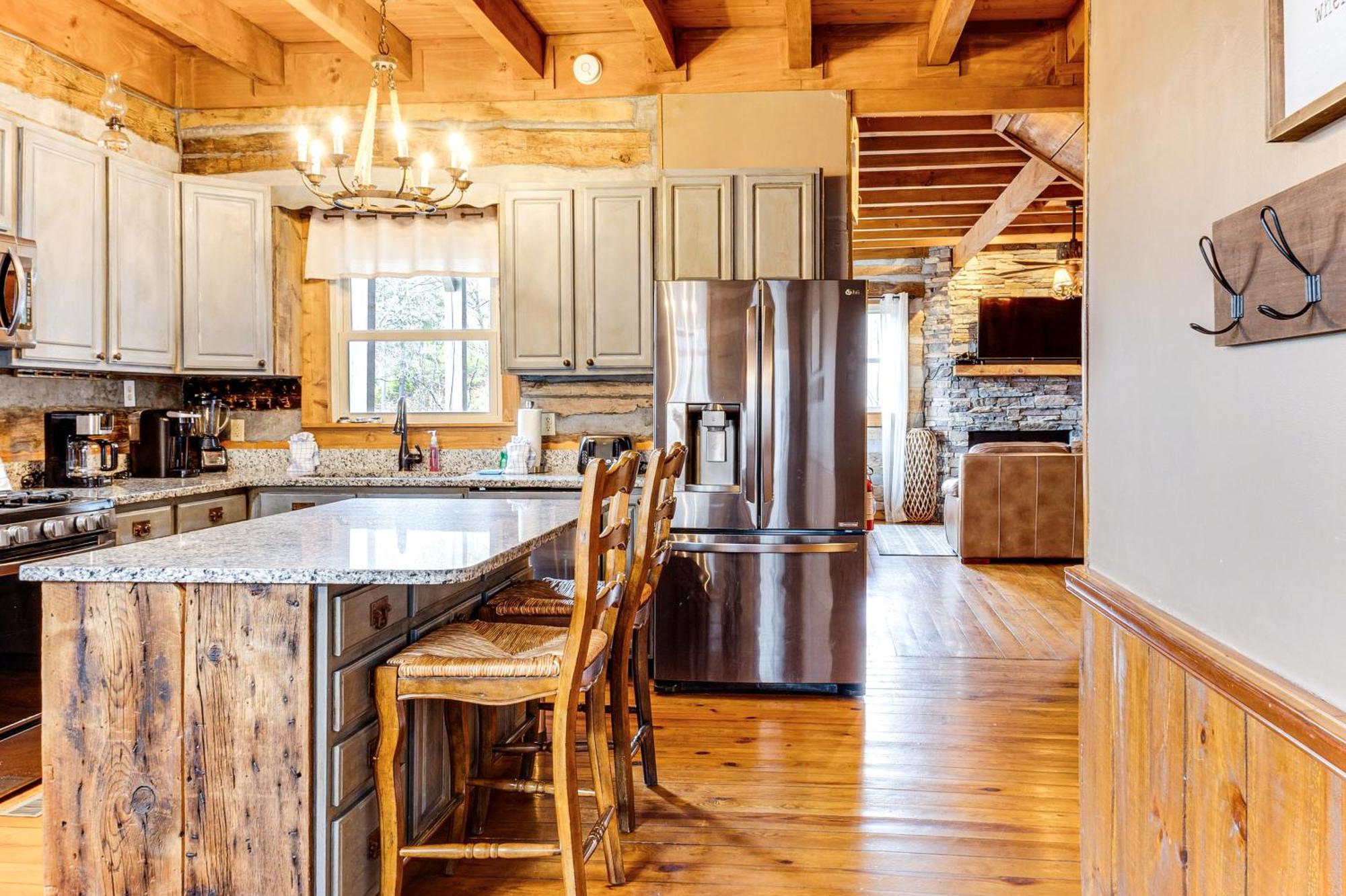 Holiday home Spacious With Hot Tub And Game Room!