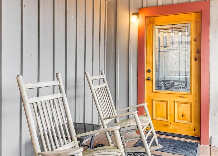 Spacious Gatlinburg Cabin With Hot Tub And Game Room!