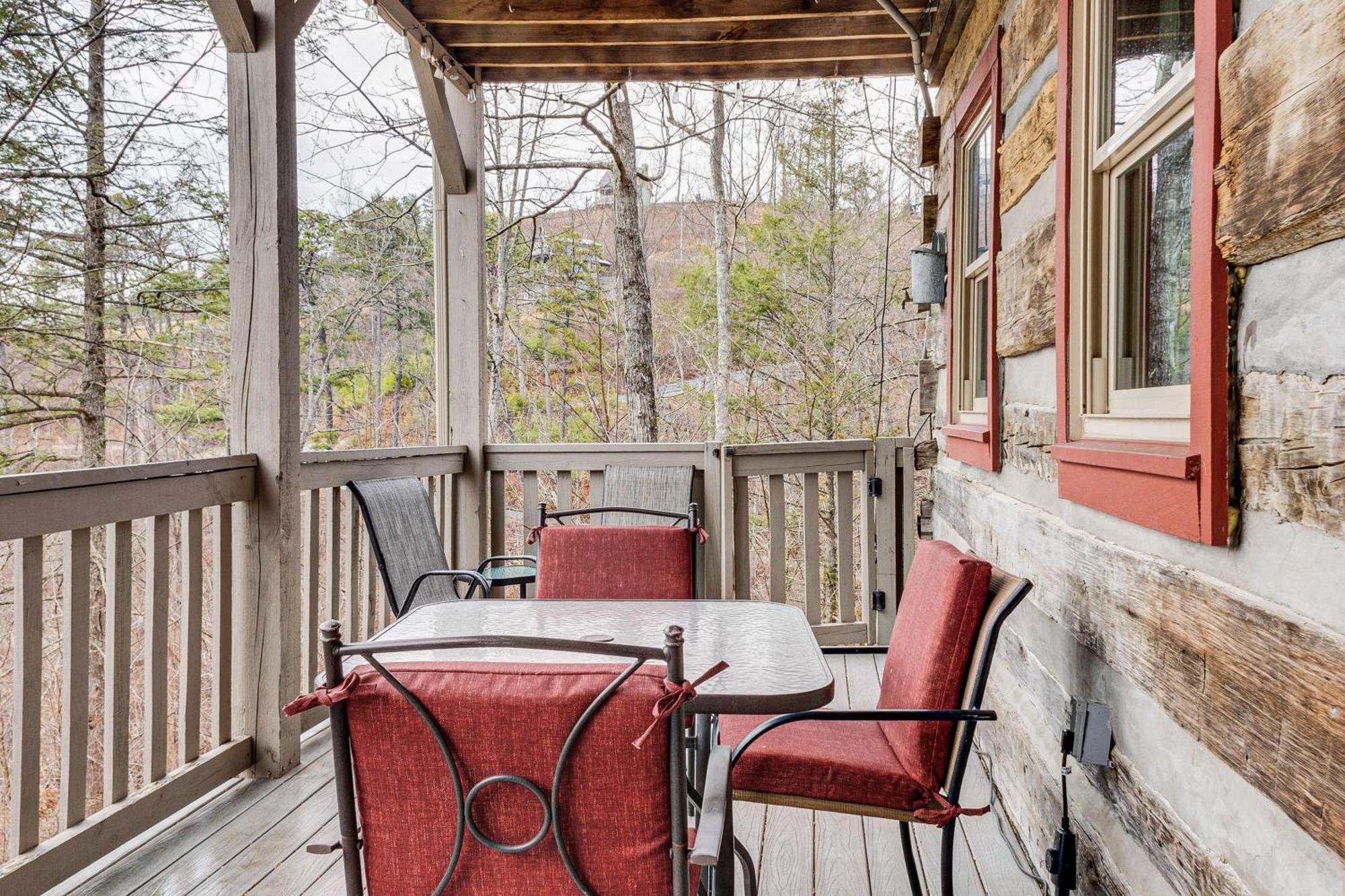 Casa de Férias Spacious With Hot Tub And Game Room! Gatlinburg