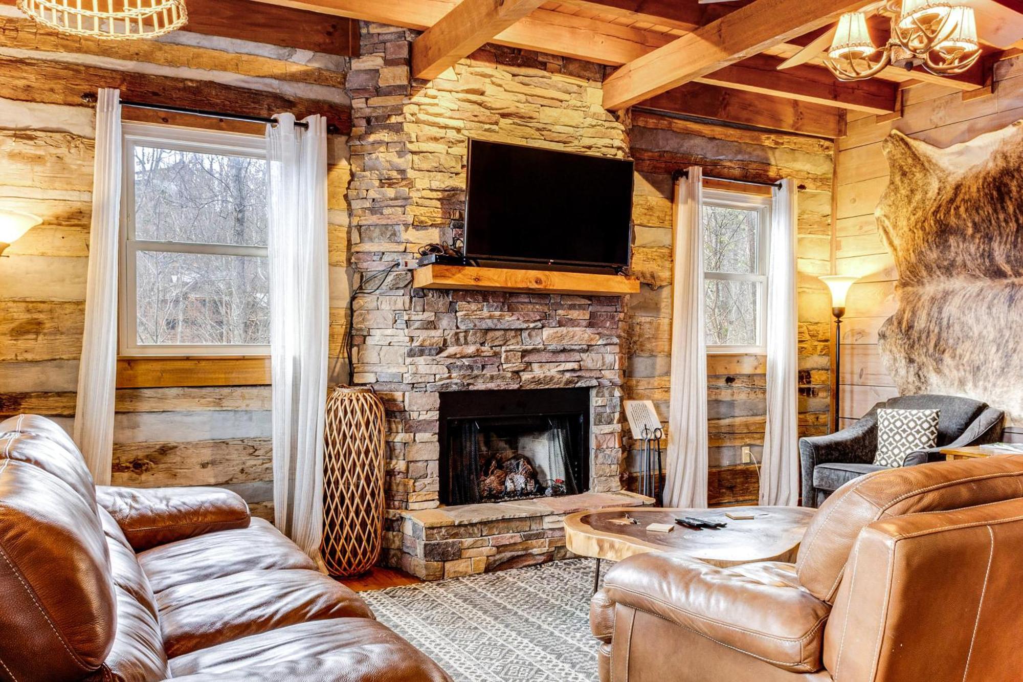 Casa de Férias Spacious With Hot Tub And Game Room! Gatlinburg